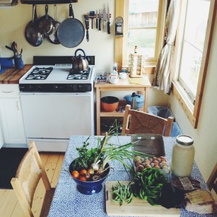 Farmhouse studio kitchen at Willow-Witt