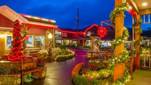 During the Cannon Beach in Lights festival, shops and galleries throughout town compete with dazzling light displays. (Photo by George Vetter)