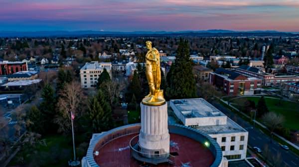 Oregon State Capitol photo credit: Kenji Sugahara