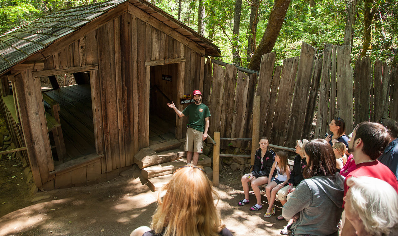 Man explains the mystery of the Oregon Vortex to group.