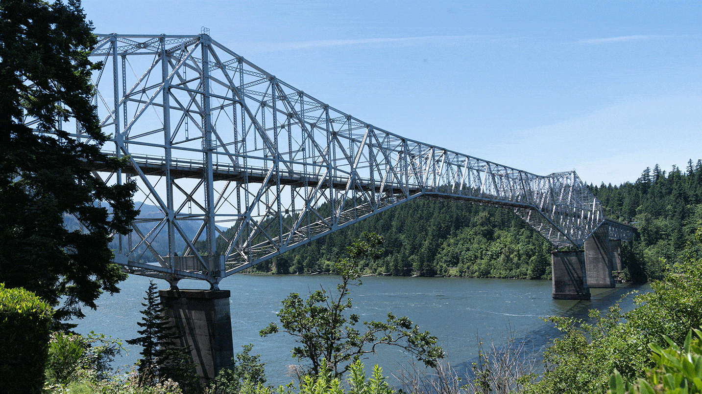 Bridge of the Gods spans between Oregon and Washington.