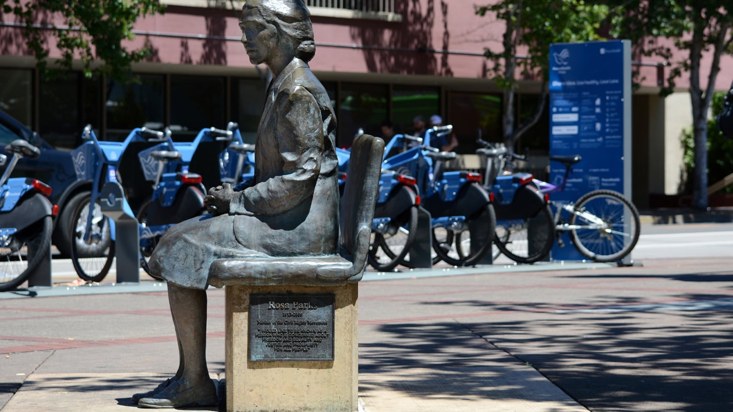 Statue of a woman sitting on bench